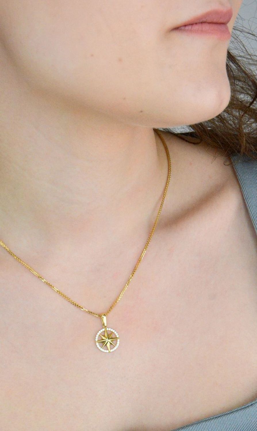 Zawieszka złota gwiazda z cyrkonią pr 585, ZA 6559 585 Wisiorek został wykonany z wysokiej jakości złota próby 585. Złoto to jeden z najpopularniejszych kruszców,1.jpg